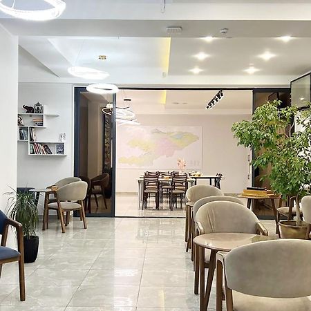 Compass Hostel Biszkek Zewnętrze zdjęcie
