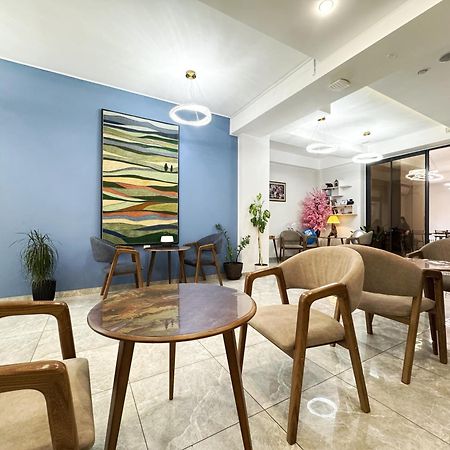 Compass Hostel Biszkek Zewnętrze zdjęcie