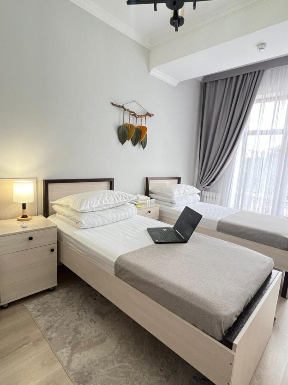 Compass Hostel Biszkek Zewnętrze zdjęcie