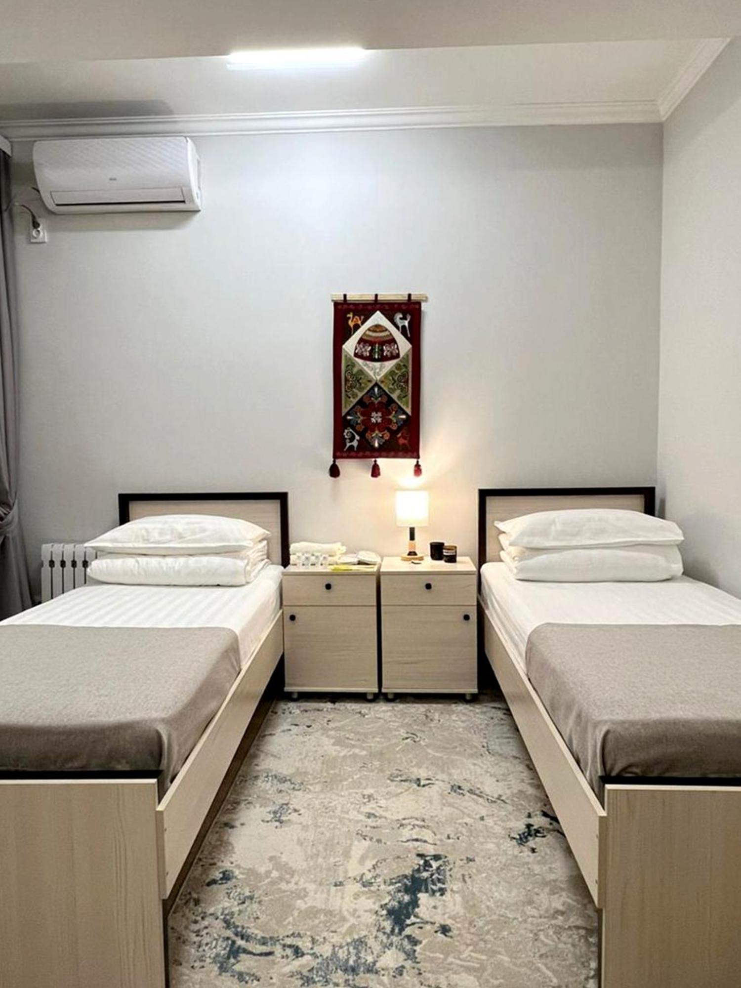 Compass Hostel Biszkek Zewnętrze zdjęcie