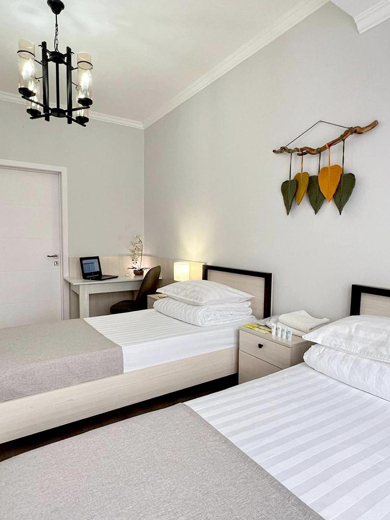 Compass Hostel Biszkek Zewnętrze zdjęcie