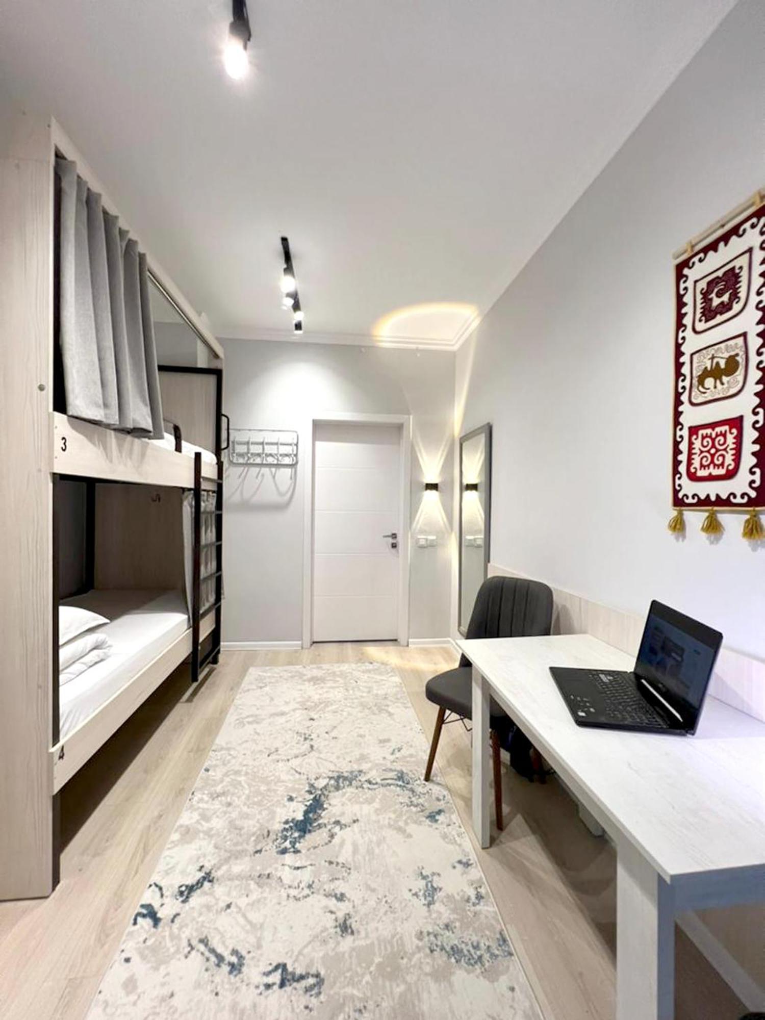 Compass Hostel Biszkek Zewnętrze zdjęcie