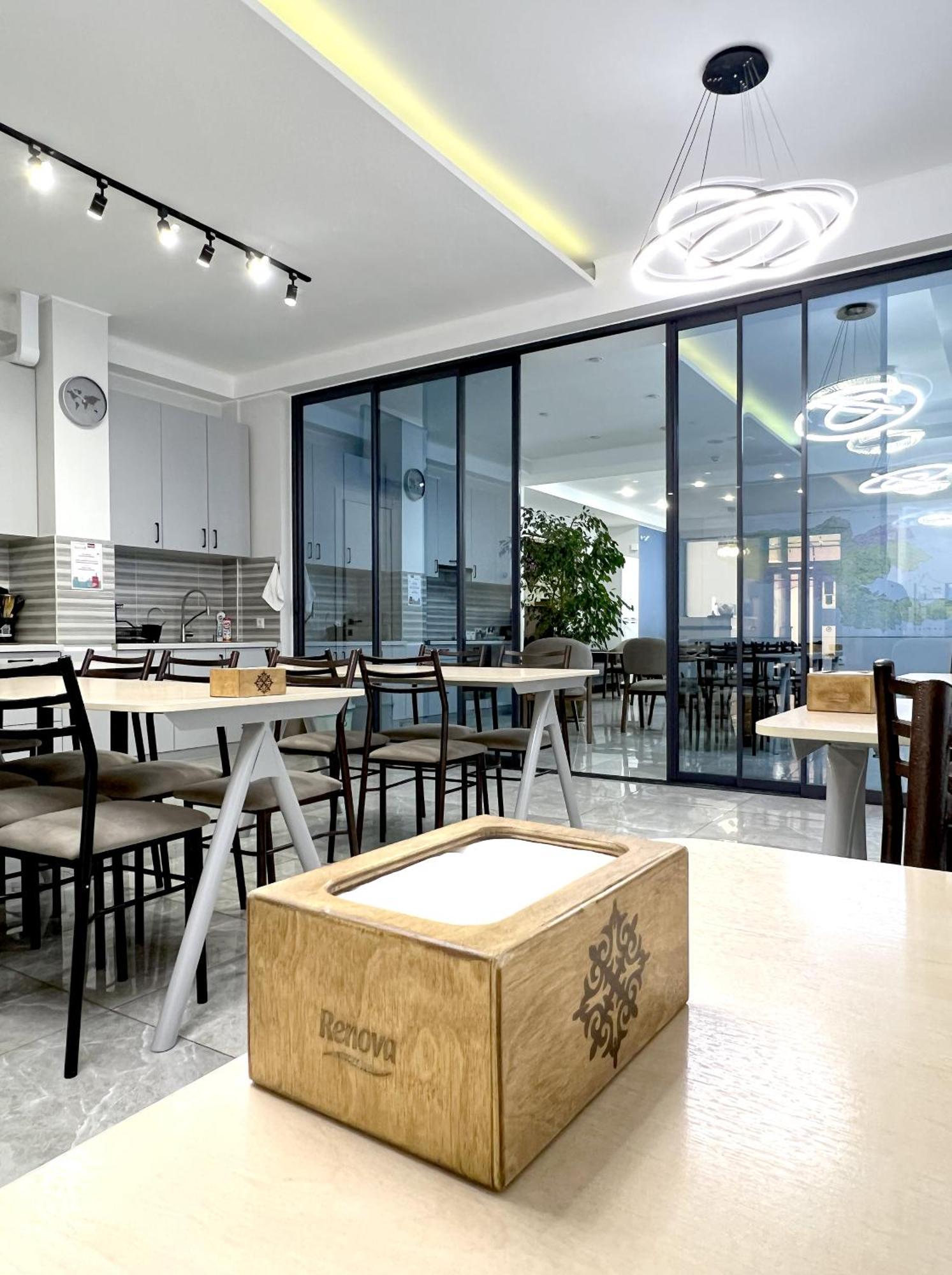 Compass Hostel Biszkek Zewnętrze zdjęcie