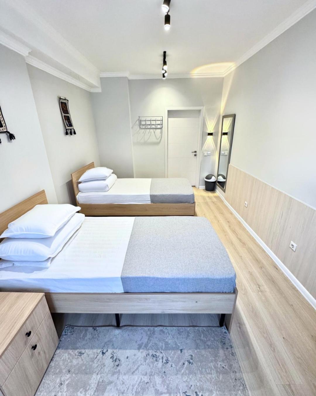 Compass Hostel Biszkek Zewnętrze zdjęcie