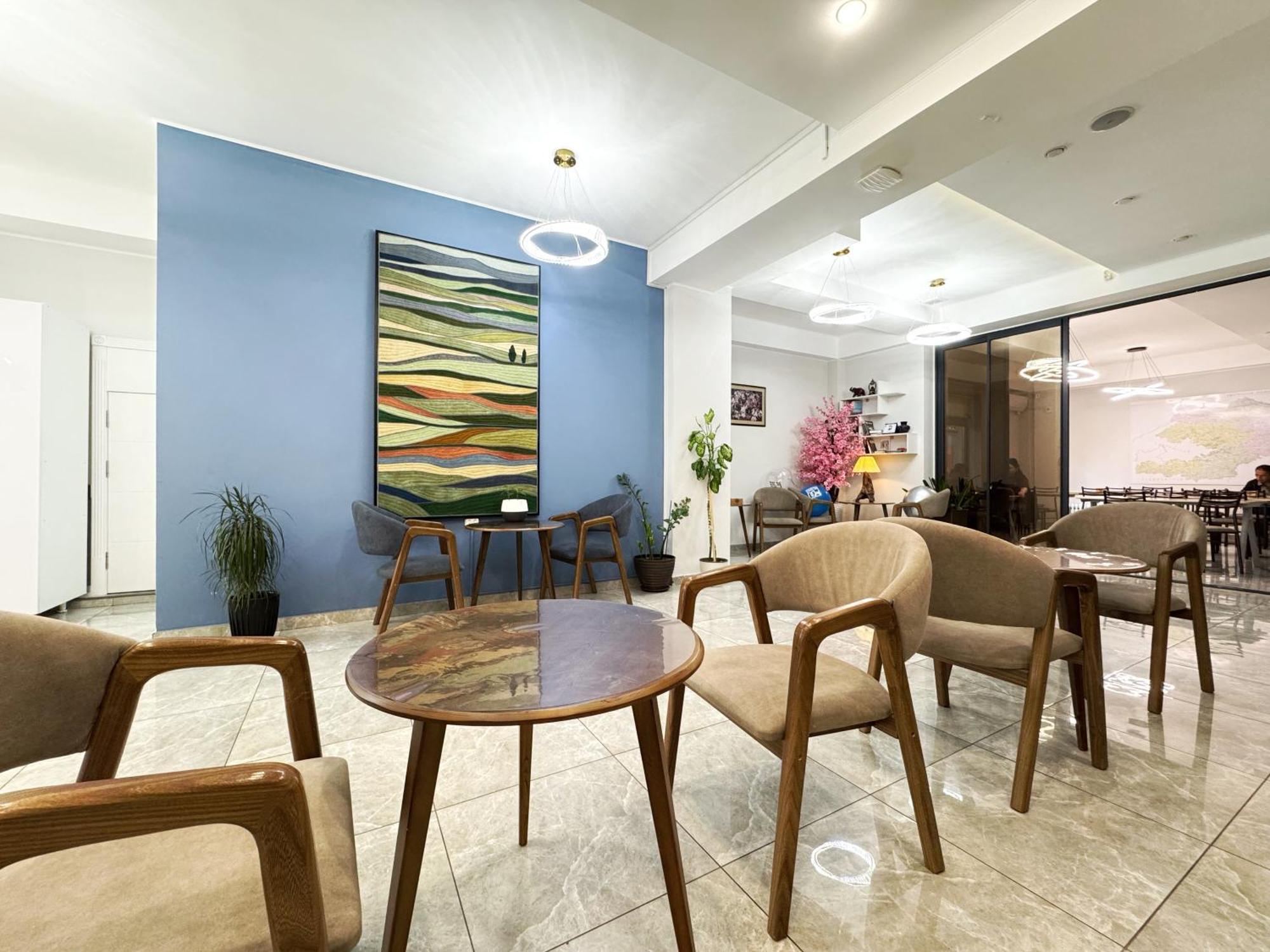 Compass Hostel Biszkek Zewnętrze zdjęcie