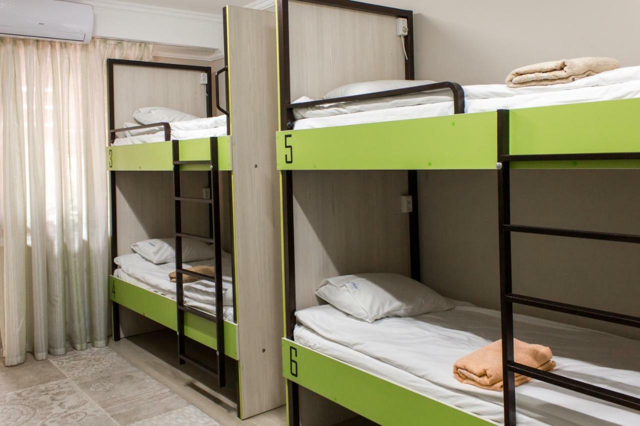Compass Hostel Biszkek Zewnętrze zdjęcie