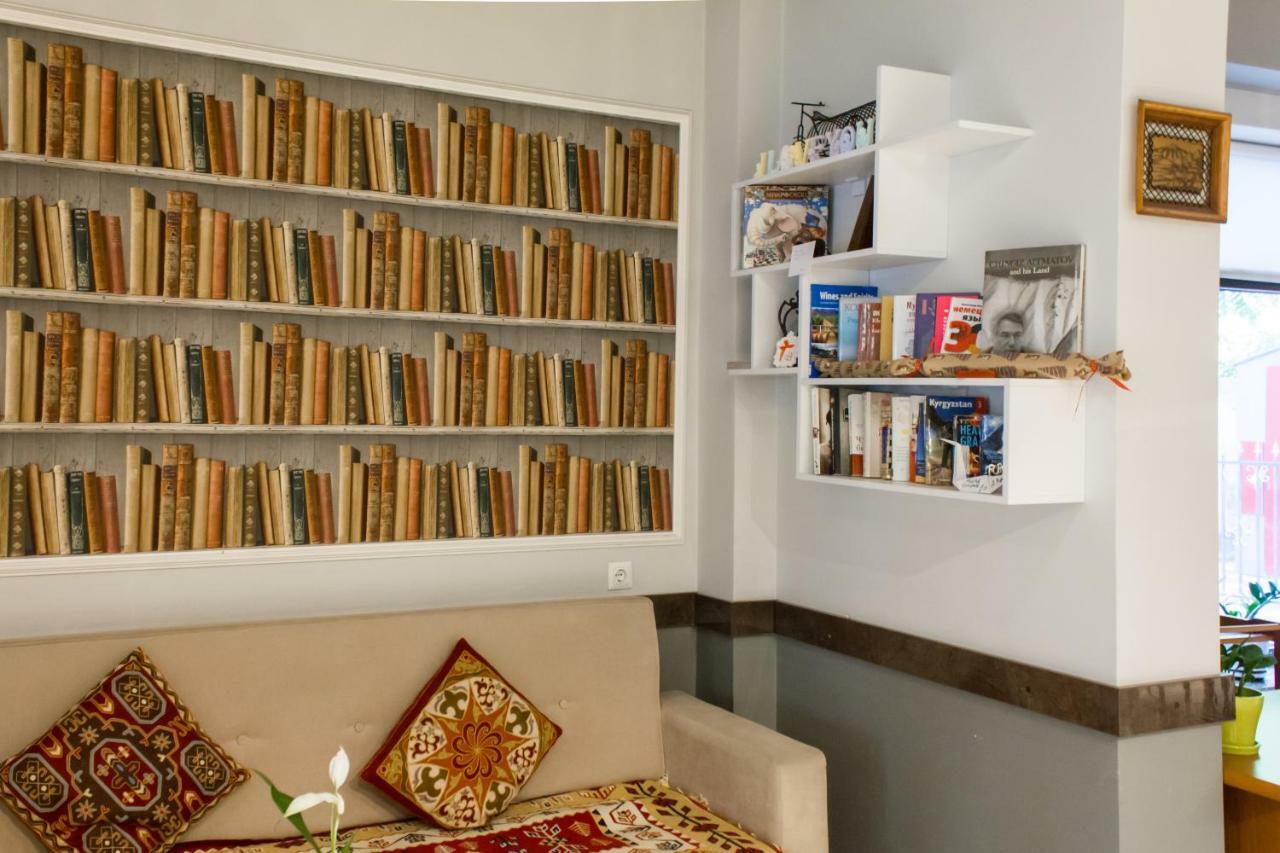 Compass Hostel Biszkek Zewnętrze zdjęcie