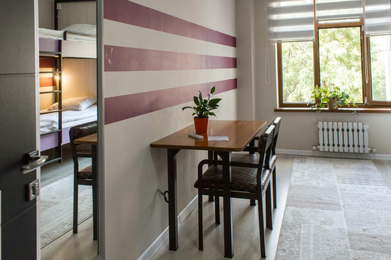 Compass Hostel Biszkek Zewnętrze zdjęcie